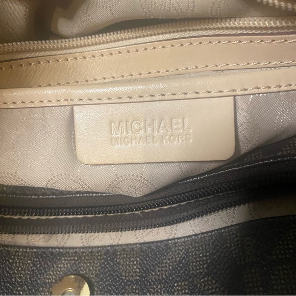Michael Kors brown signature bag - Picture 9 of 11